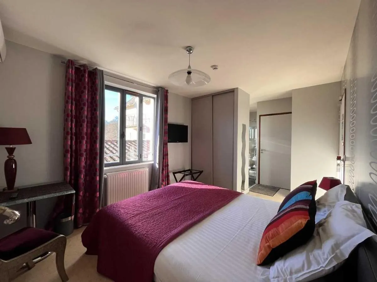 Le Vinois Hotel Caillac 3*,
